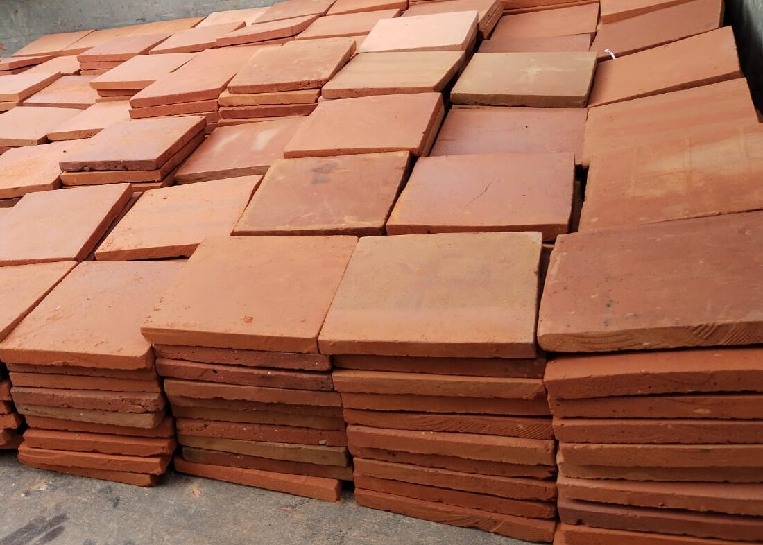 Tomettes  carrées 18*18*1,7 (extrudées et pressées)