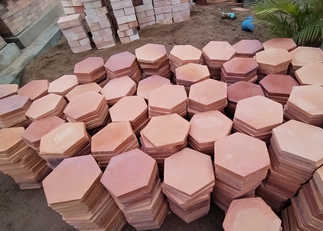 Tomettes  héxagonales 18*1,7 (extrudées et pressées)